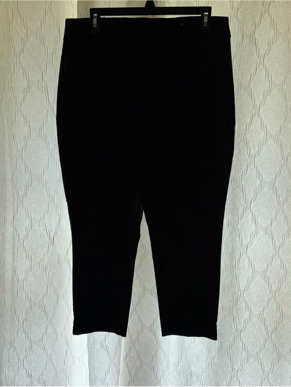 Chico's Black Cropped Pull-On Ankle Pants